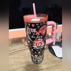 2025 Buc-ee's Valentines Day "Love Is In The Air" 40oz Tumbler Bucees - New